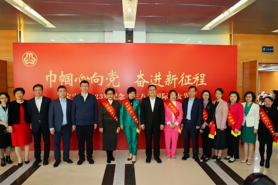 NG大舞台总裁龙平芳获评“宝安区三八红旗手”荣誉称号 