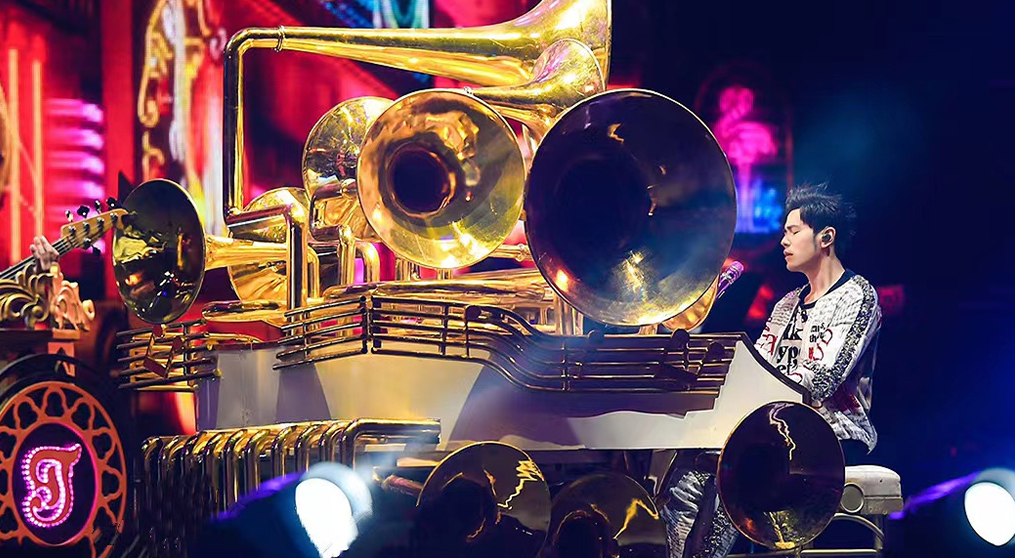 NG大舞台透明屏和荧光棒系列产品亮相2022周杰伦新加坡演唱会