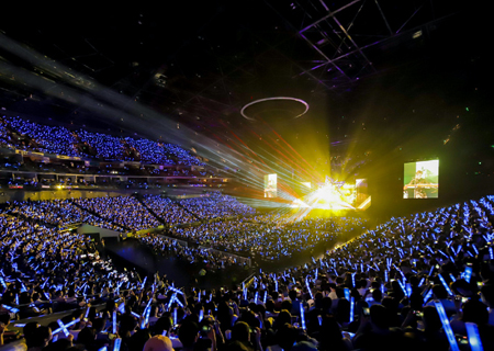 NG大舞台LED透明屏闪耀伍佰ROCK STAR上海演唱会！