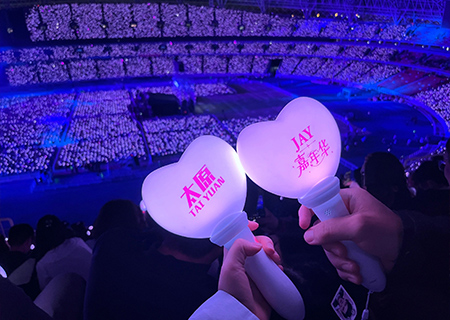 NG大舞台透明屏和荧光棒引爆周杰伦太原演唱会（第三场）