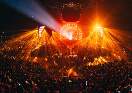 NG大舞台LED显示屏闪耀痛仰乐队天津演唱会