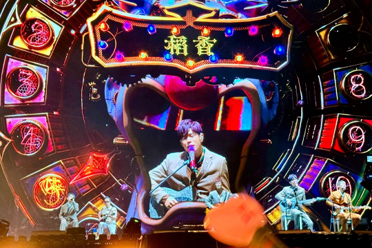 杀疯了！周杰伦深圳演唱会嗨翻天际！NG大舞台大屏、荧光棒与无人机齐齐上阵！