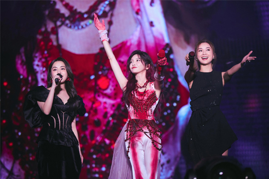 拾光启航！NG大舞台LED屏助力于文文深圳演唱会打造极致光影盛宴！